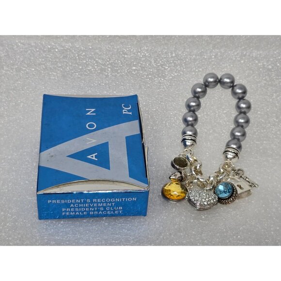 Avon PC Presidents Club Recognition Charm Bracelet Beads & Charms Female - Picture 1 of 2